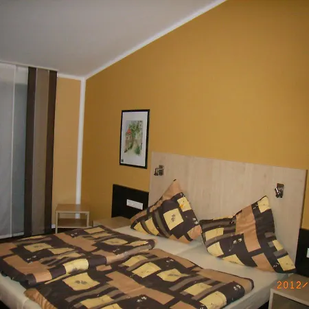 Otel Auszeit Cafe & 3*